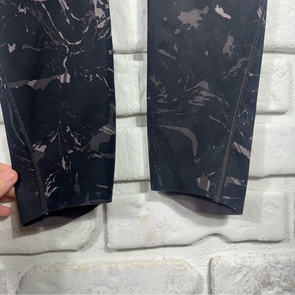 Athleta Velocity Stash Pocket Marble 7/8 Tight Size Medium - Picture 6 of 14